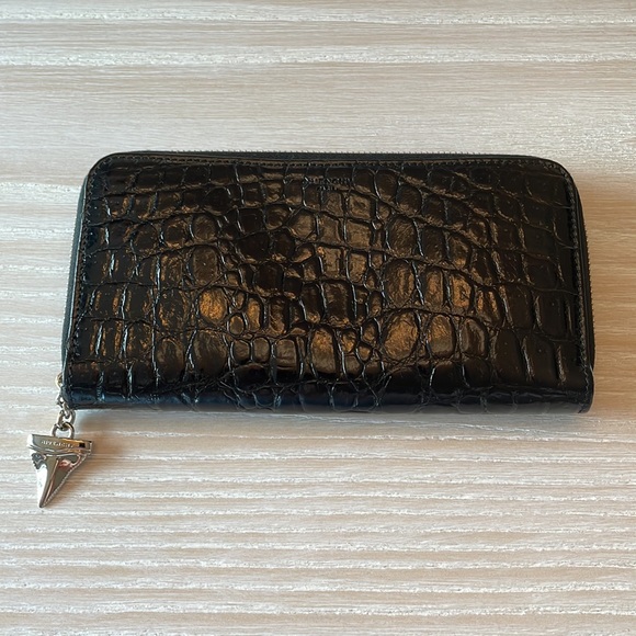 Givenchy NEW wallet black patent leather shark tooth zip continental wallet NWOT - Picture 3 of 17